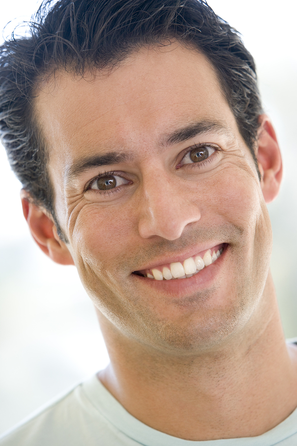 Profilbild mit einem brünetten, lächelnden Mann.